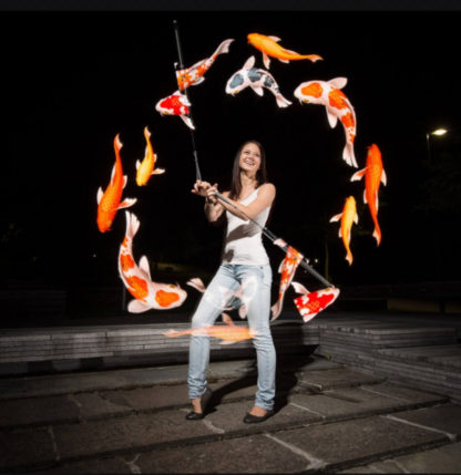 Jonglerie lumineuse, animation de cirque pour vos évènements.